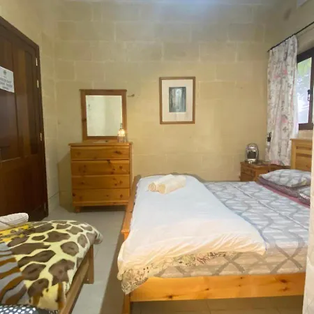 Sunny Gozo Getaway Pool & Easy Check-in 住宿加早餐酒店