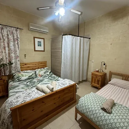 Sunny Gozo Getaway Pool & Easy Check-in 住宿加早餐酒店 3*