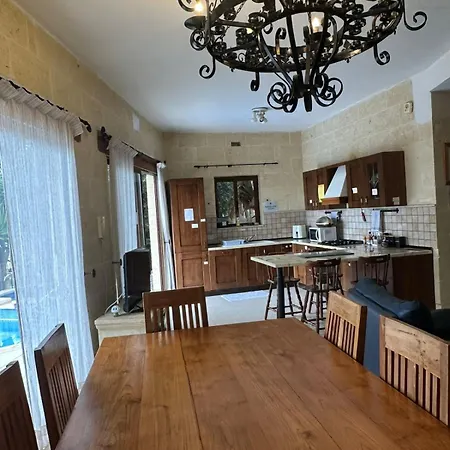 Sunny Gozo Getaway Pool & Easy Check-in 住宿加早餐酒店 Ghajn il-Kbira (Gozo)