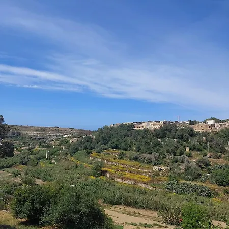 Sunny Gozo Getaway Pool & Easy Check-in Bed and breakfast 3*
