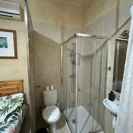 Sunny Gozo Getaway Pool&easy Check-in Bed & Breakfast