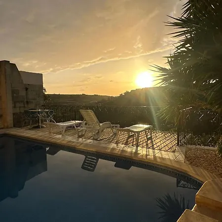 Sunny Gozo Getaway Pool & Easy Check-in 3*