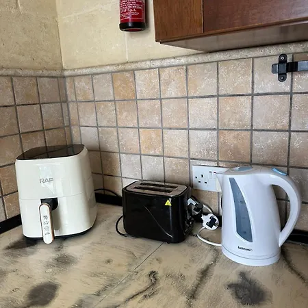 Sunny Gozo Getaway Pool&easy Check-in Bed & Breakfast